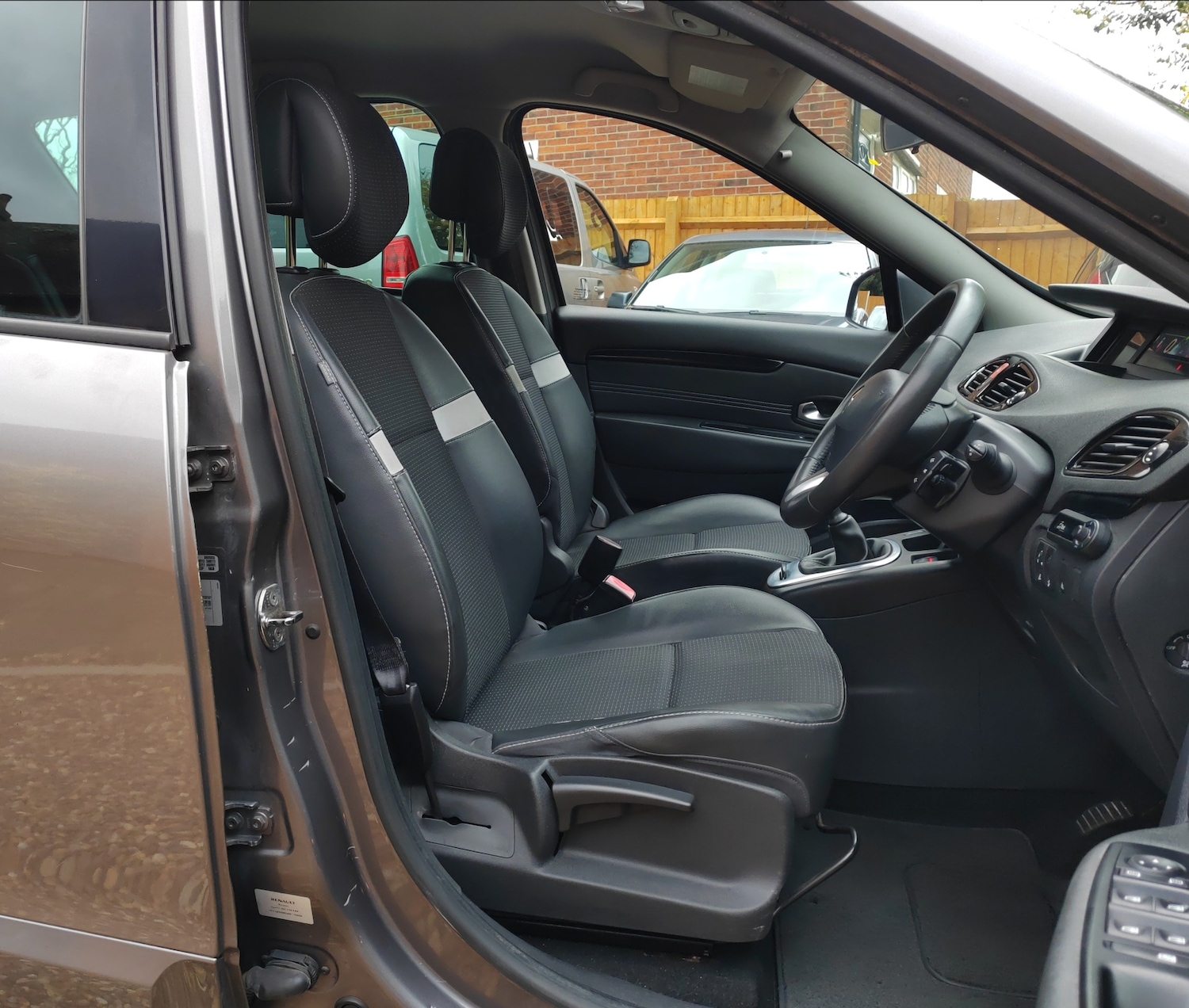 Used Renault Scenic 2011 for sale - 76507778: Photo 11