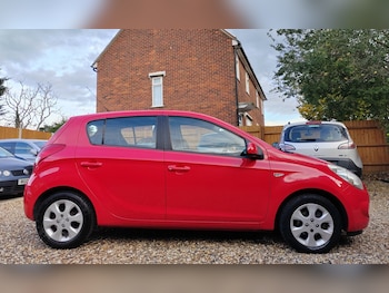 Used Hyundai i20 2010 for sale - 76355024: Photo