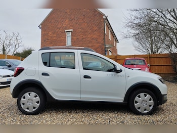 Used Dacia Sandero Stepway 2015 for sale - 77335688: Photo