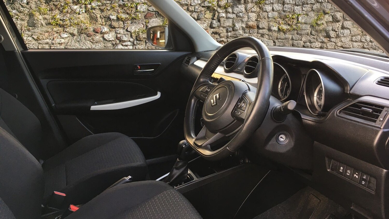 Used Suzuki Swift 2023 for sale - 76261733: Photo 8