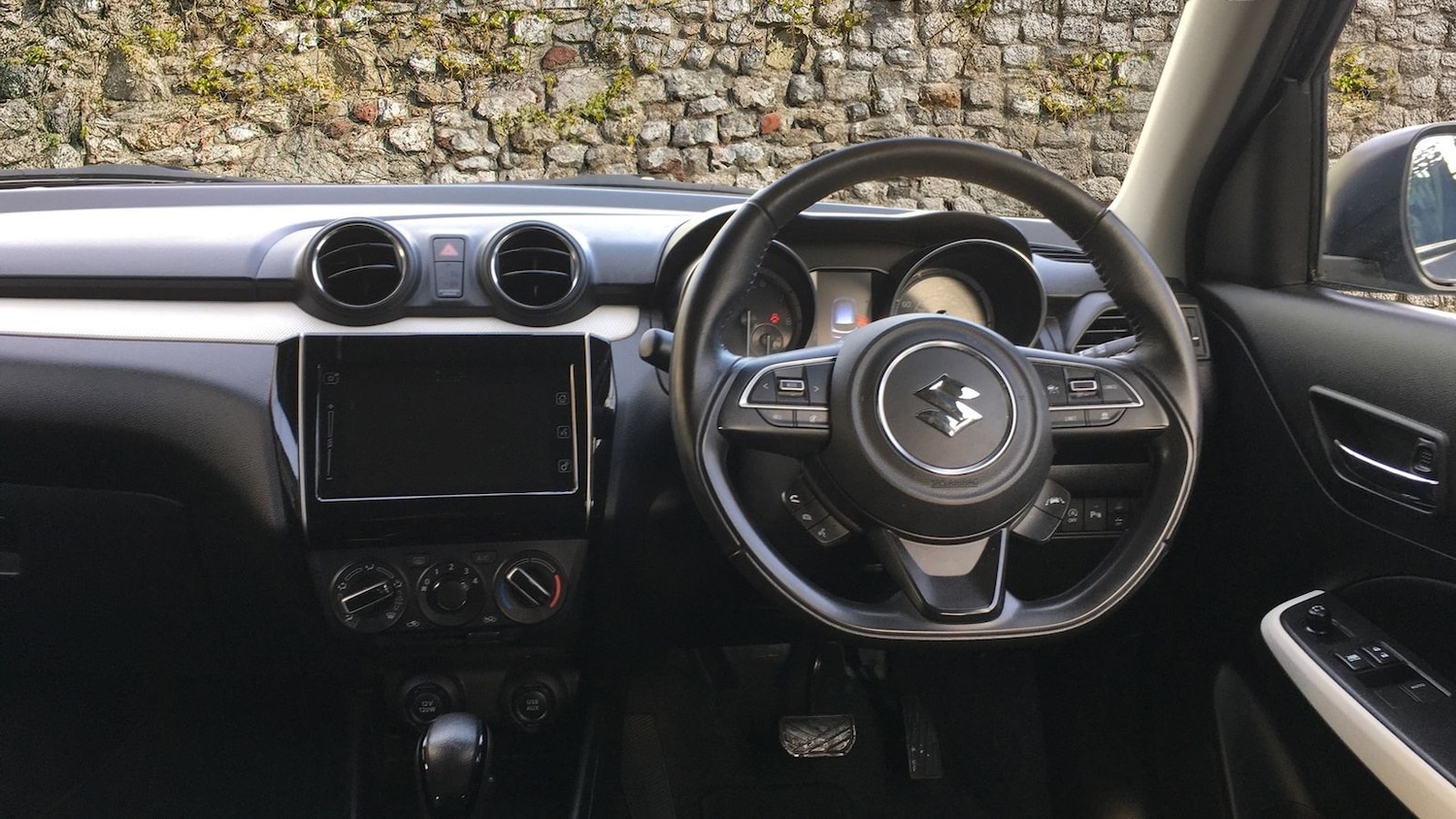 Used Suzuki Swift 2023 for sale - 76261733: Photo 9