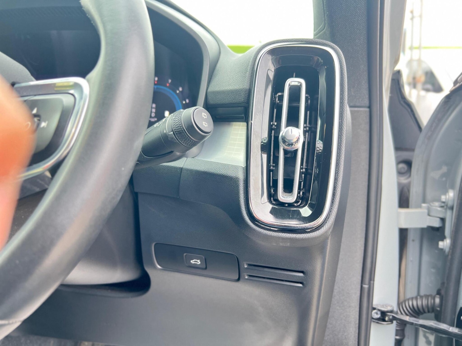 Used Volvo XC40 2024 for sale - 77839100: Photo 26