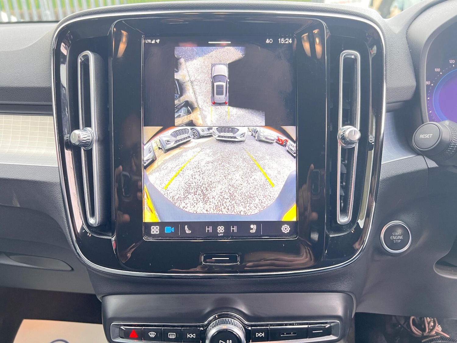 Used Volvo XC40 2024 for sale - 77839100: Photo 43