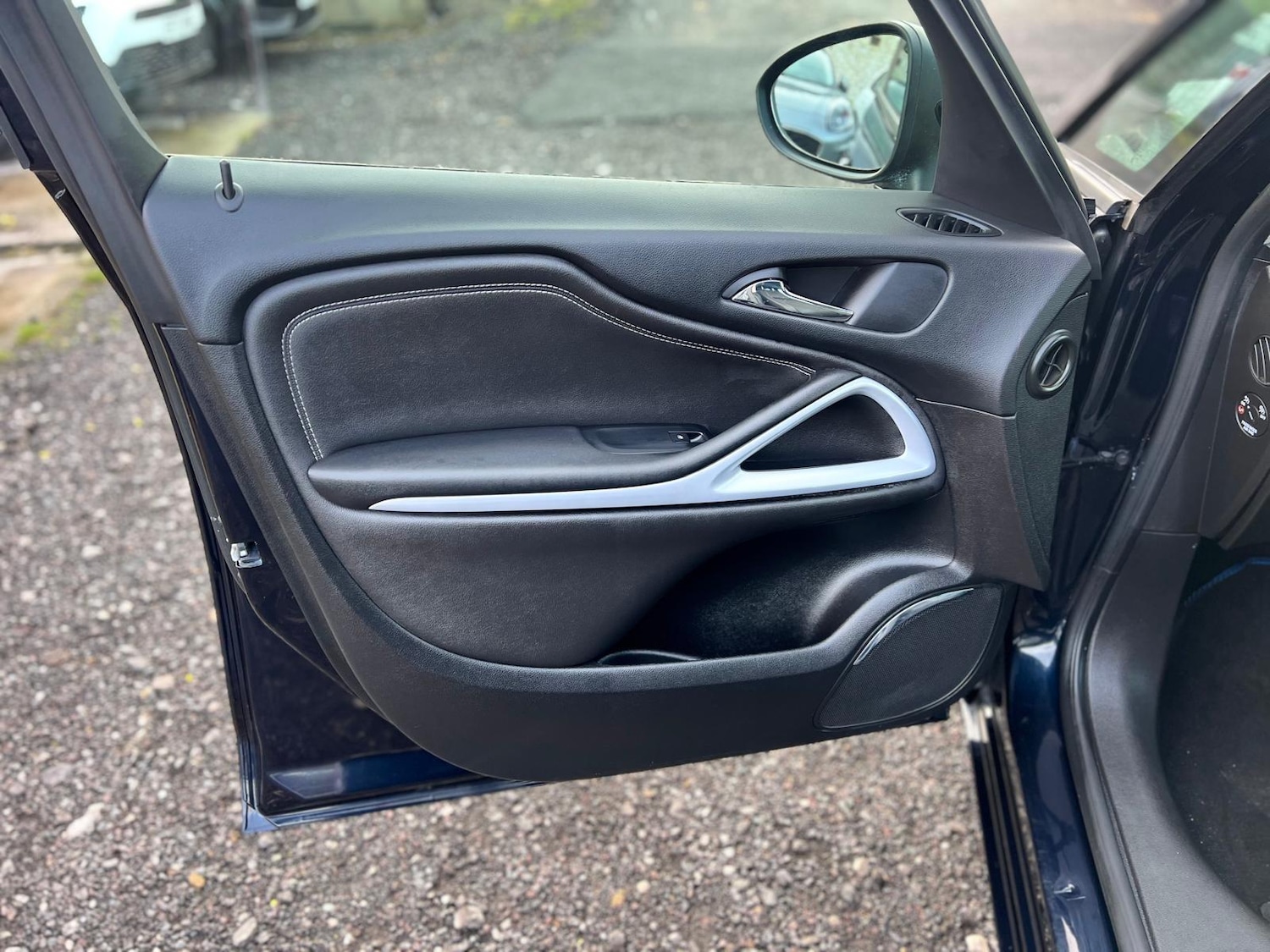 Used Vauxhall Zafira 2018 for sale - 77237949: Photo 25