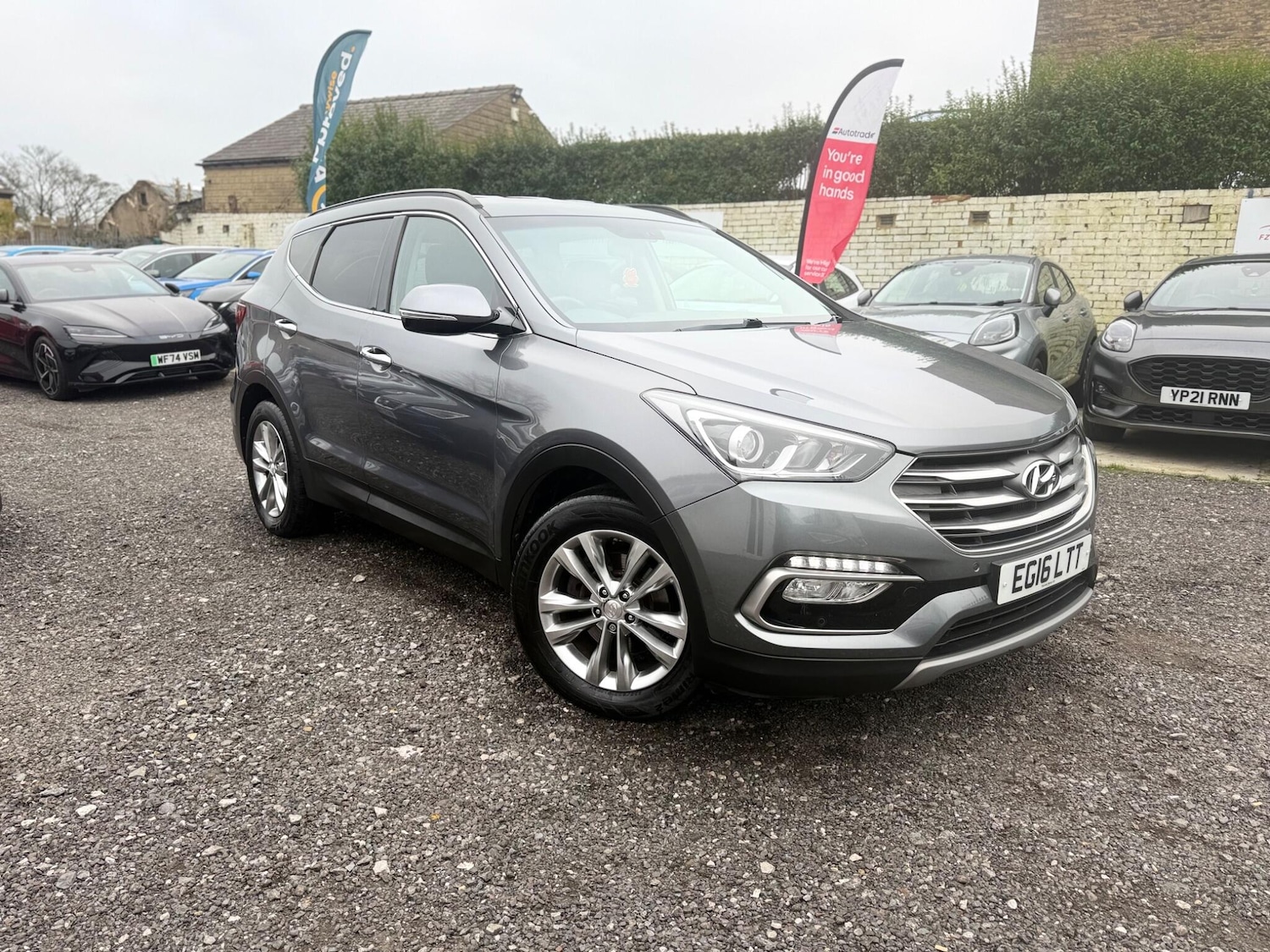 Used Hyundai Santa Fe 2016 for sale - 77066799: Photo 1