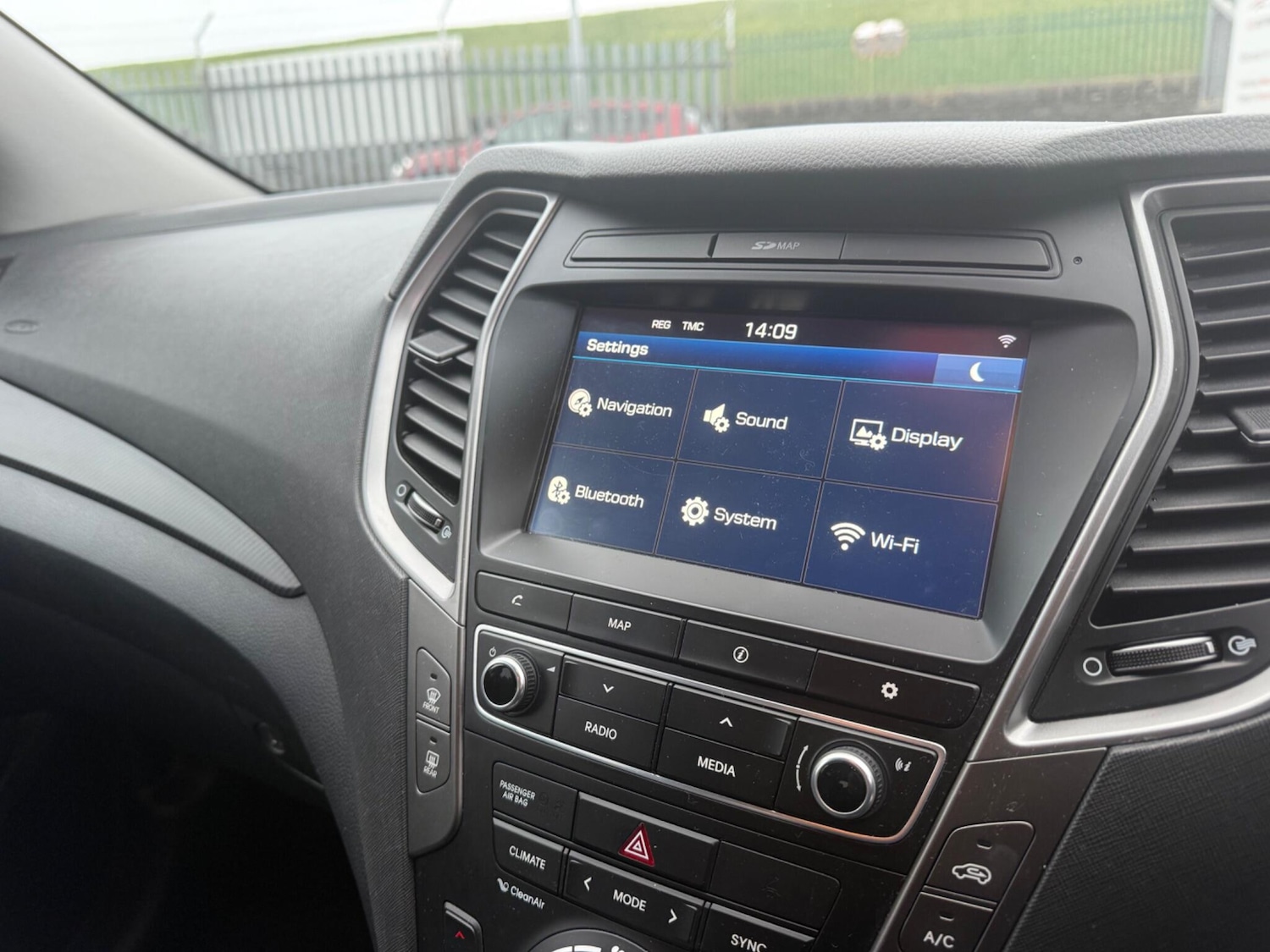 Used Hyundai Santa Fe 2016 for sale - 77066799: Photo 35