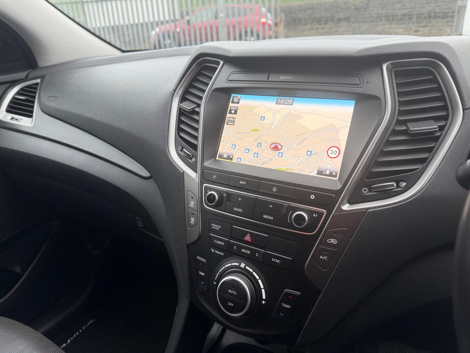 Used Hyundai Santa Fe 2016 for sale - 77066799: Photo 37