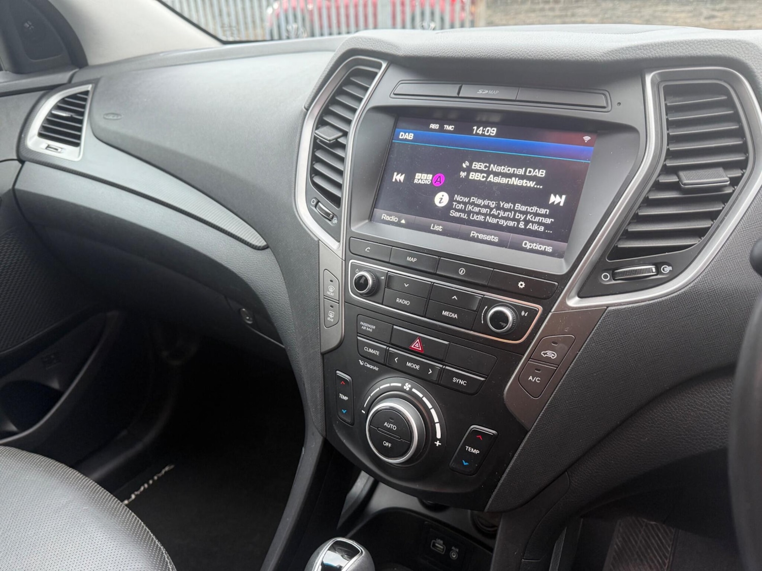 Used Hyundai Santa Fe 2016 for sale - 77066799: Photo 38