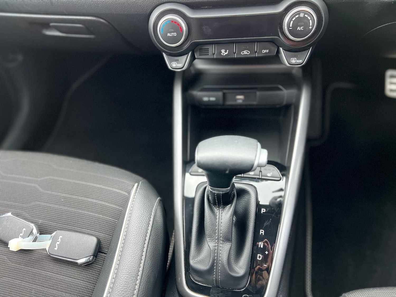 Used Kia Stonic 2024 for sale - 76527811: Photo 11