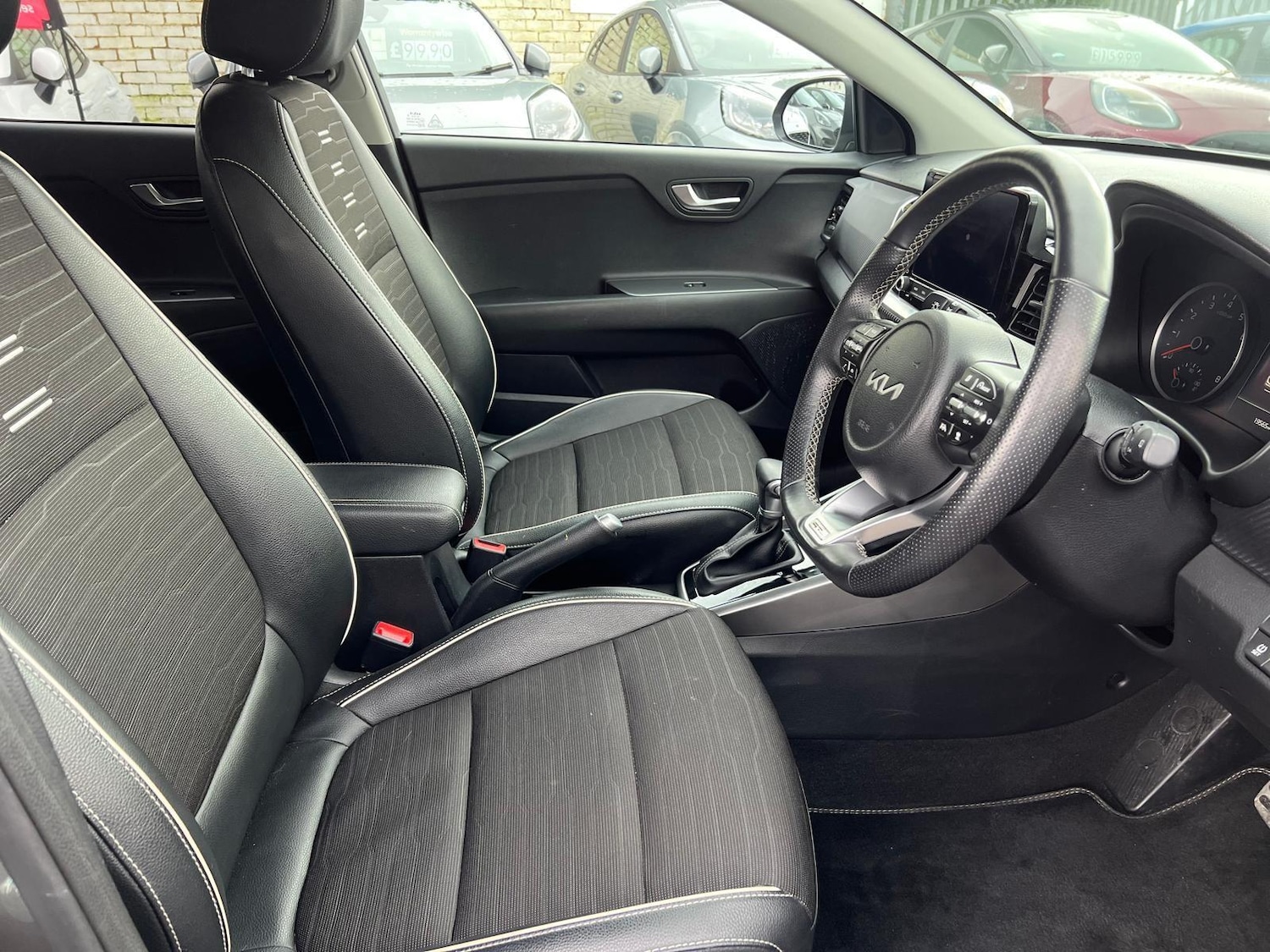 Used Kia Stonic 2024 for sale - 76527811: Photo 14