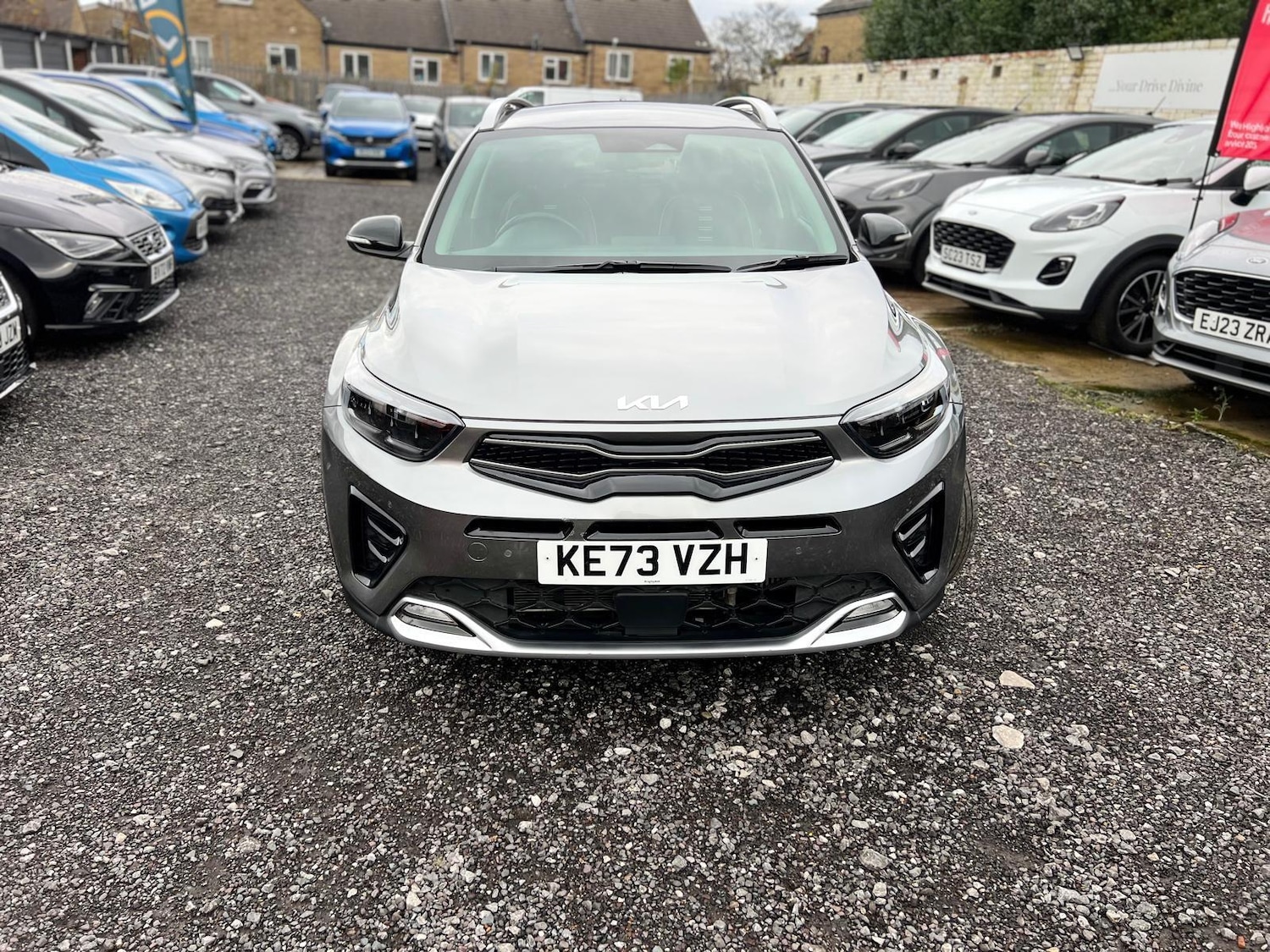 Used Kia Stonic 2024 for sale - 76527811: Photo 2