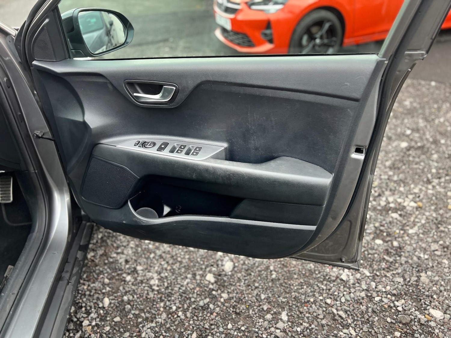 Used Kia Stonic 2024 for sale - 76527811: Photo 28