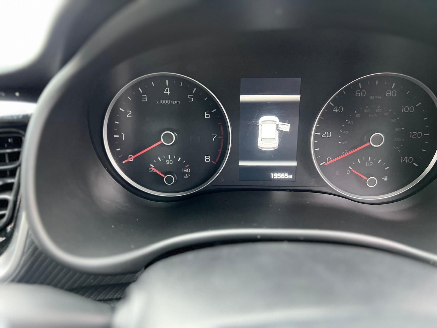 Used Kia Stonic 2024 for sale - 76527811: Photo 41