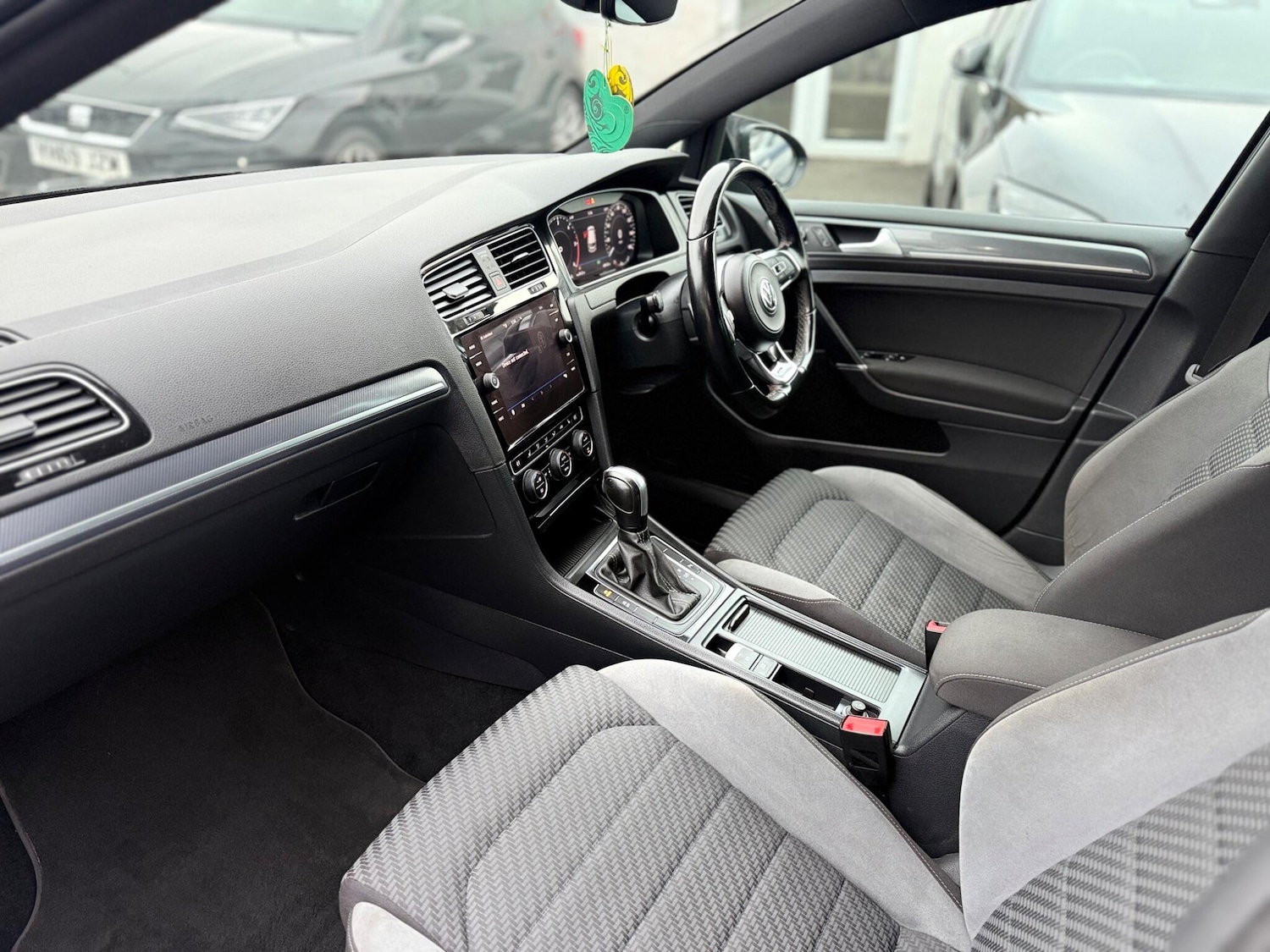 Used Volkswagen Golf 2020 for sale - 77060220: Photo 53