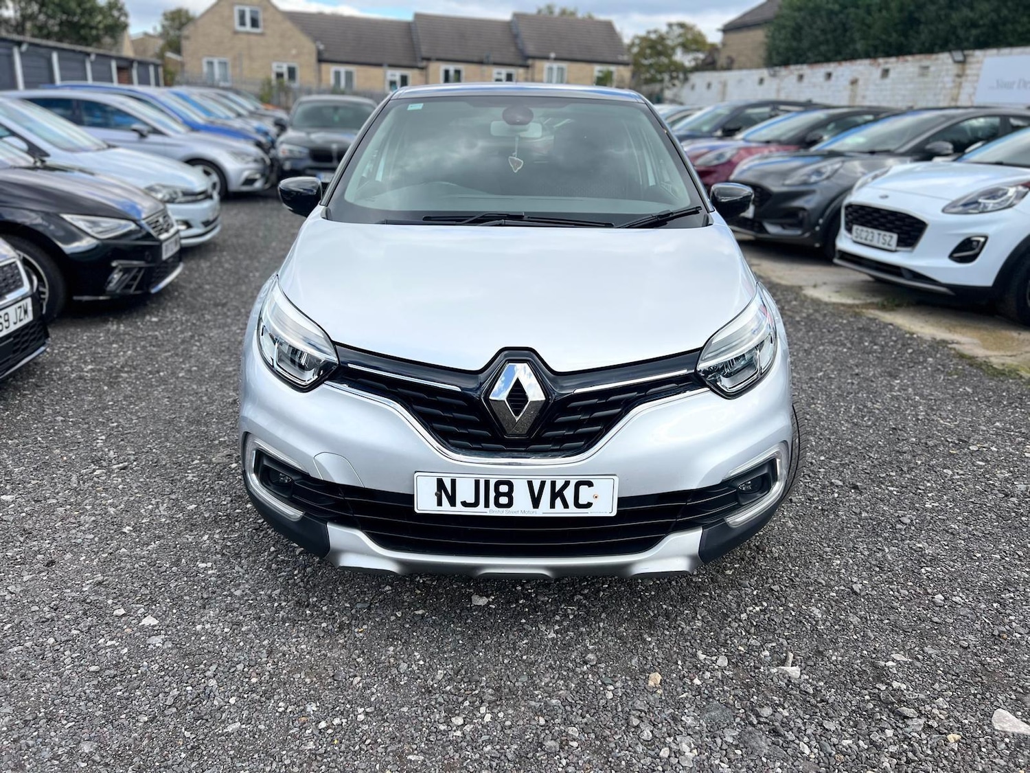 Used Renault Captur 2018 for sale - 77344176: Photo 2
