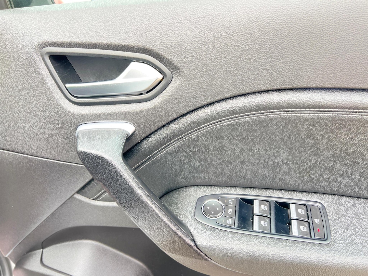 Used Renault Captur for sale - 77853614: Photo 24