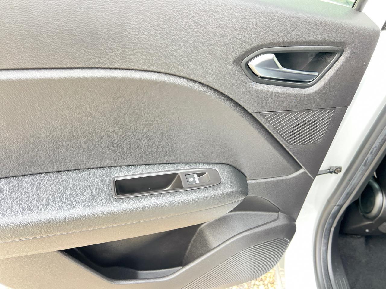 Used Renault Captur for sale - 77853614: Photo 25