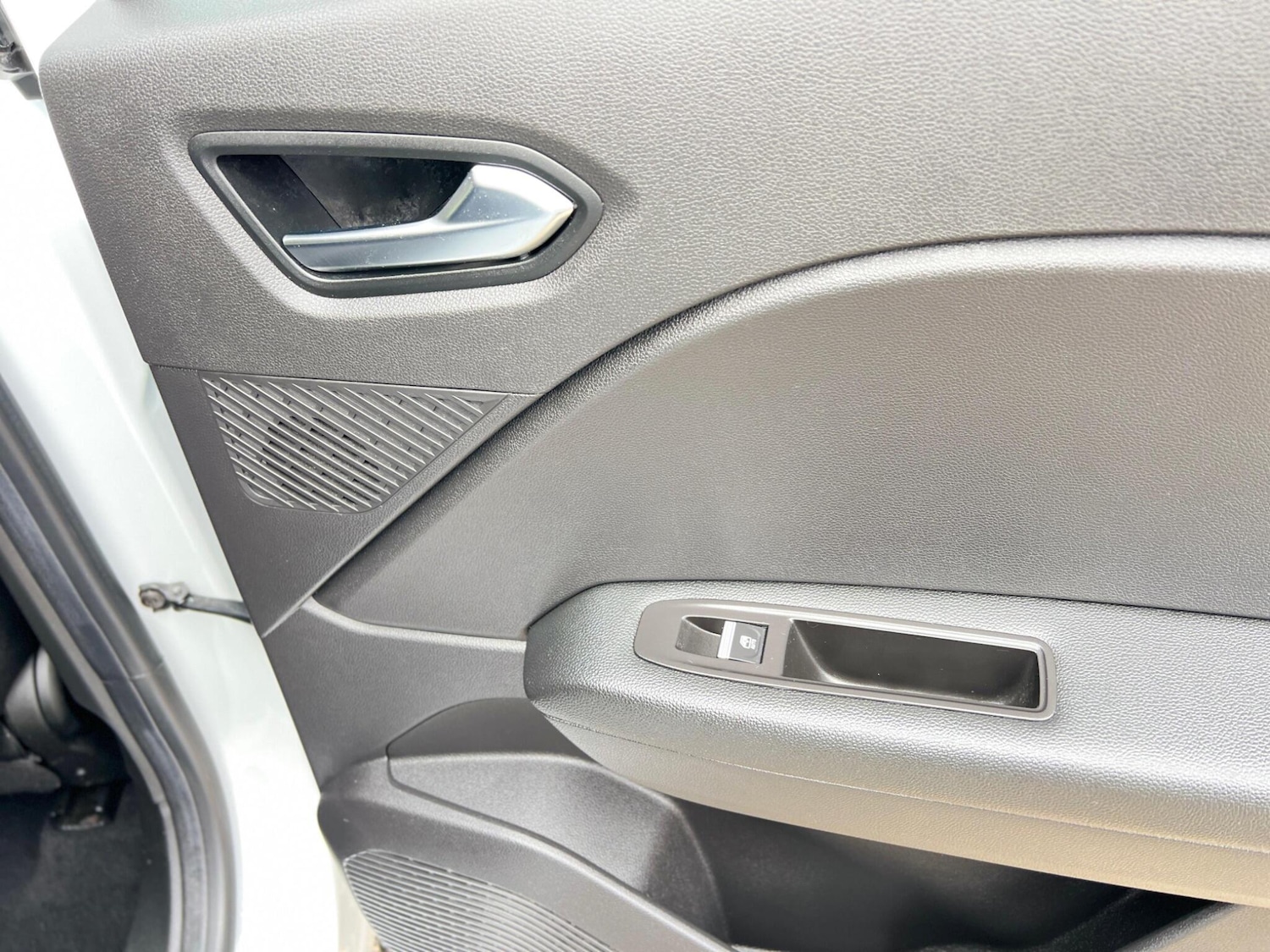 Used Renault Captur for sale - 77853614: Photo 26