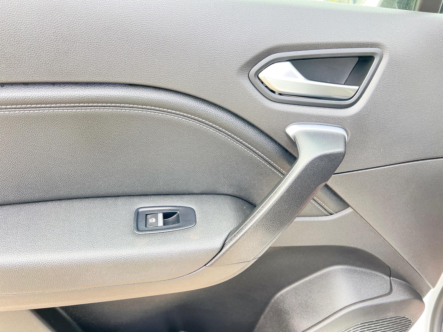 Used Renault Captur for sale - 77853614: Photo 27