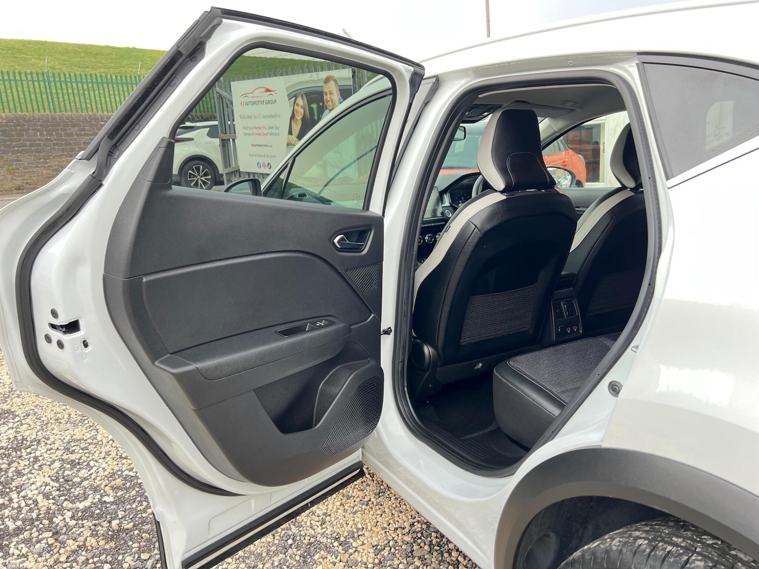 Used Renault Captur for sale - 77853614: Photo 28