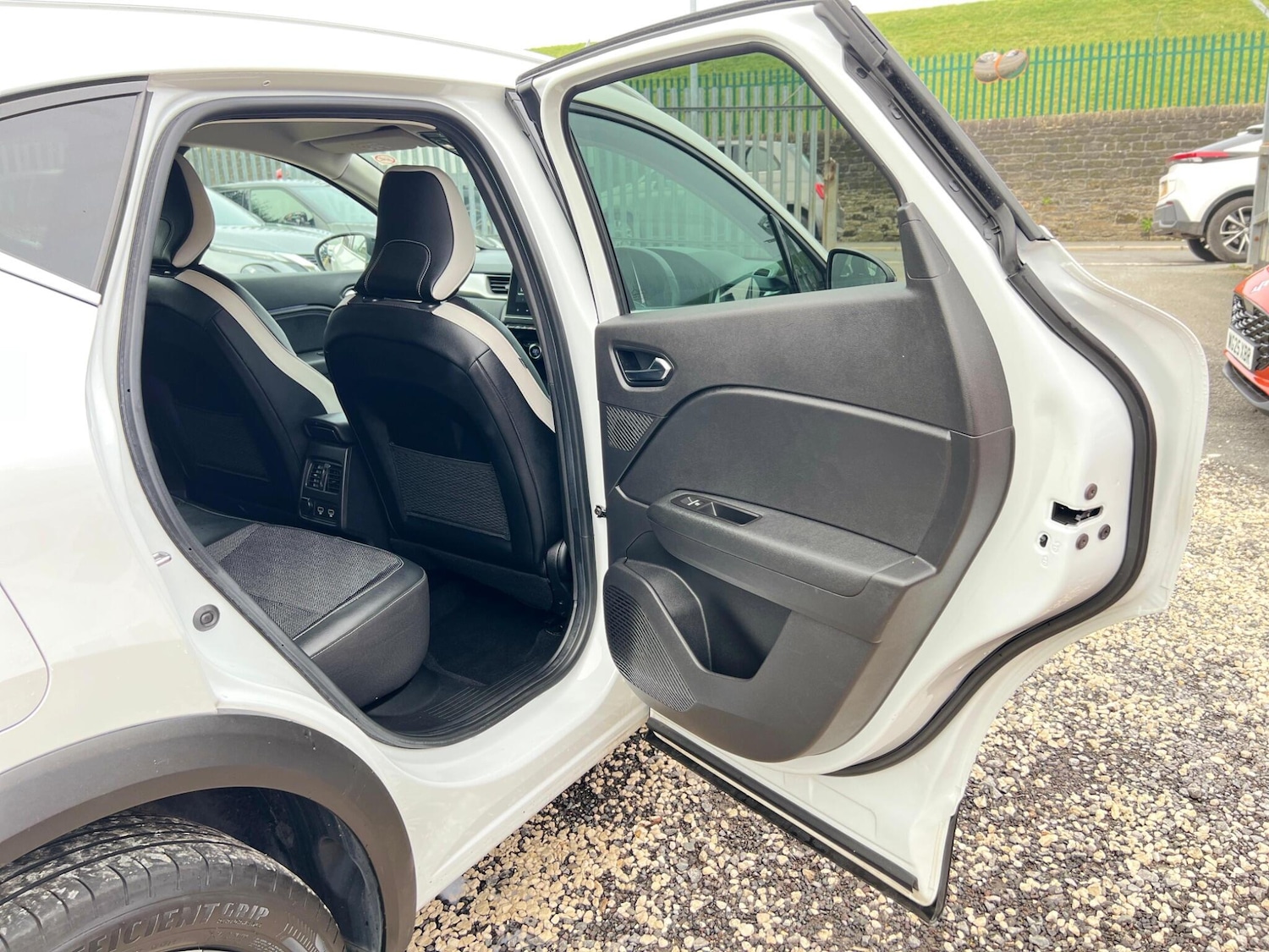 Used Renault Captur for sale - 77853614: Photo 29