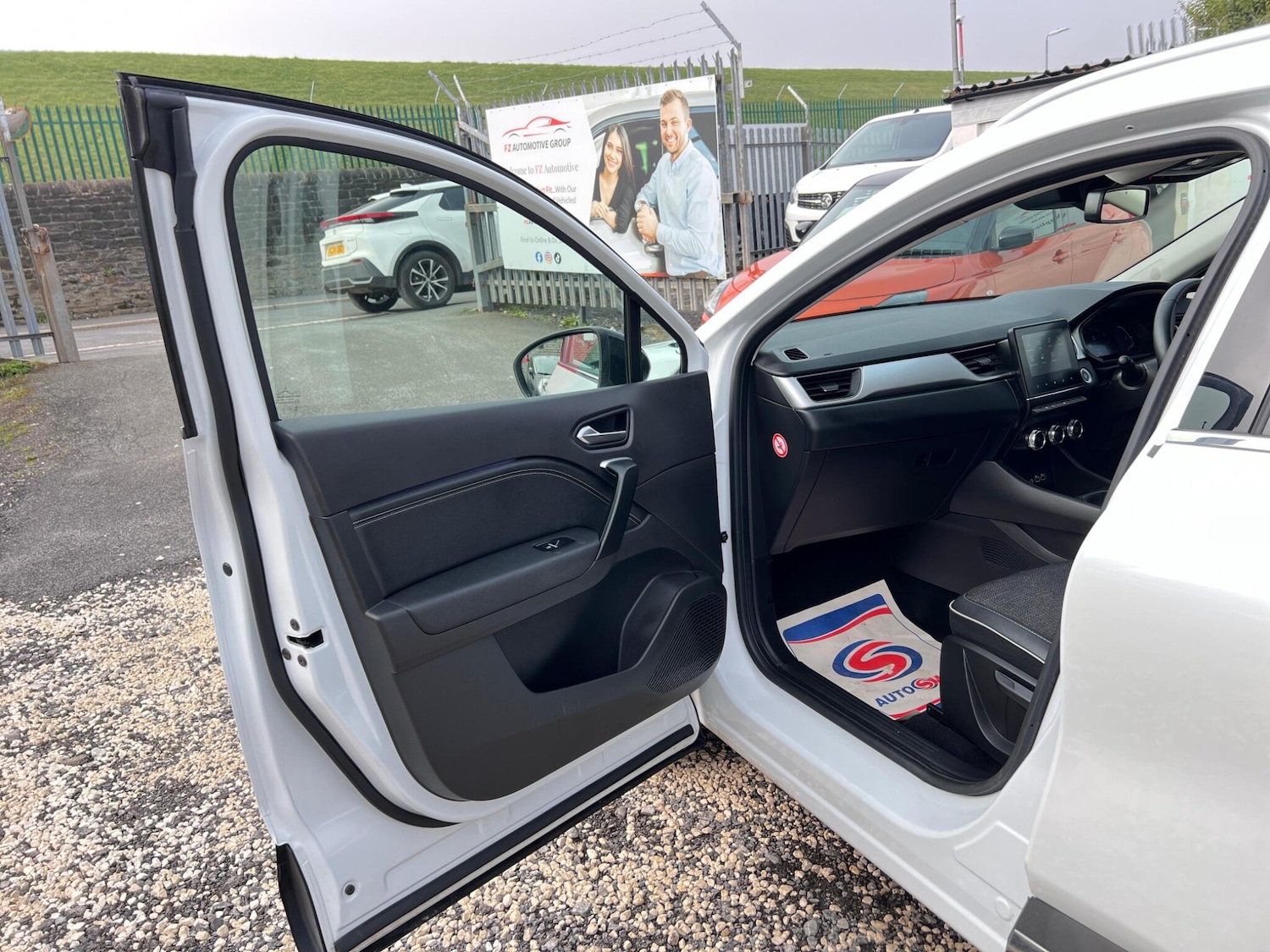 Used Renault Captur for sale - 77853614: Photo 30