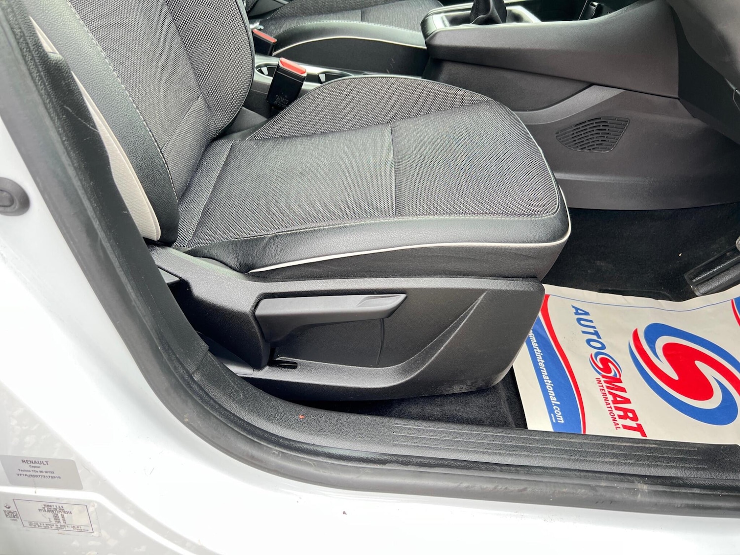 Used Renault Captur for sale - 77853614: Photo 54