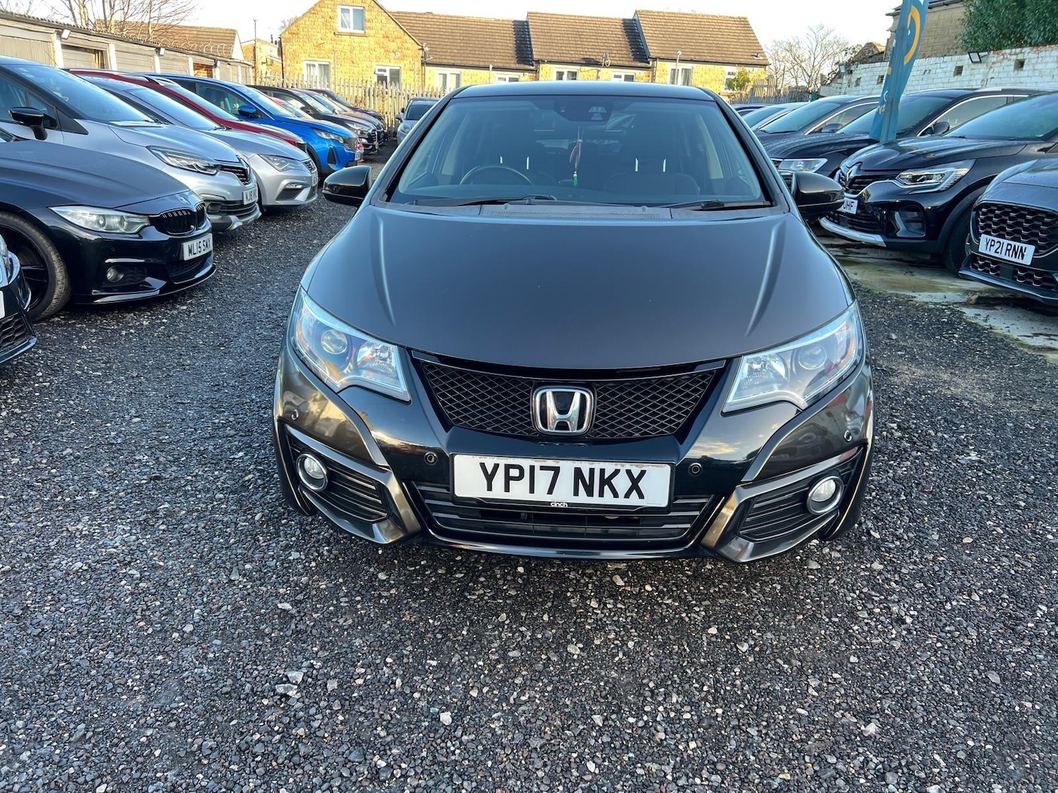 Used Honda Civic 2017 for sale - 76701122: Photo 2