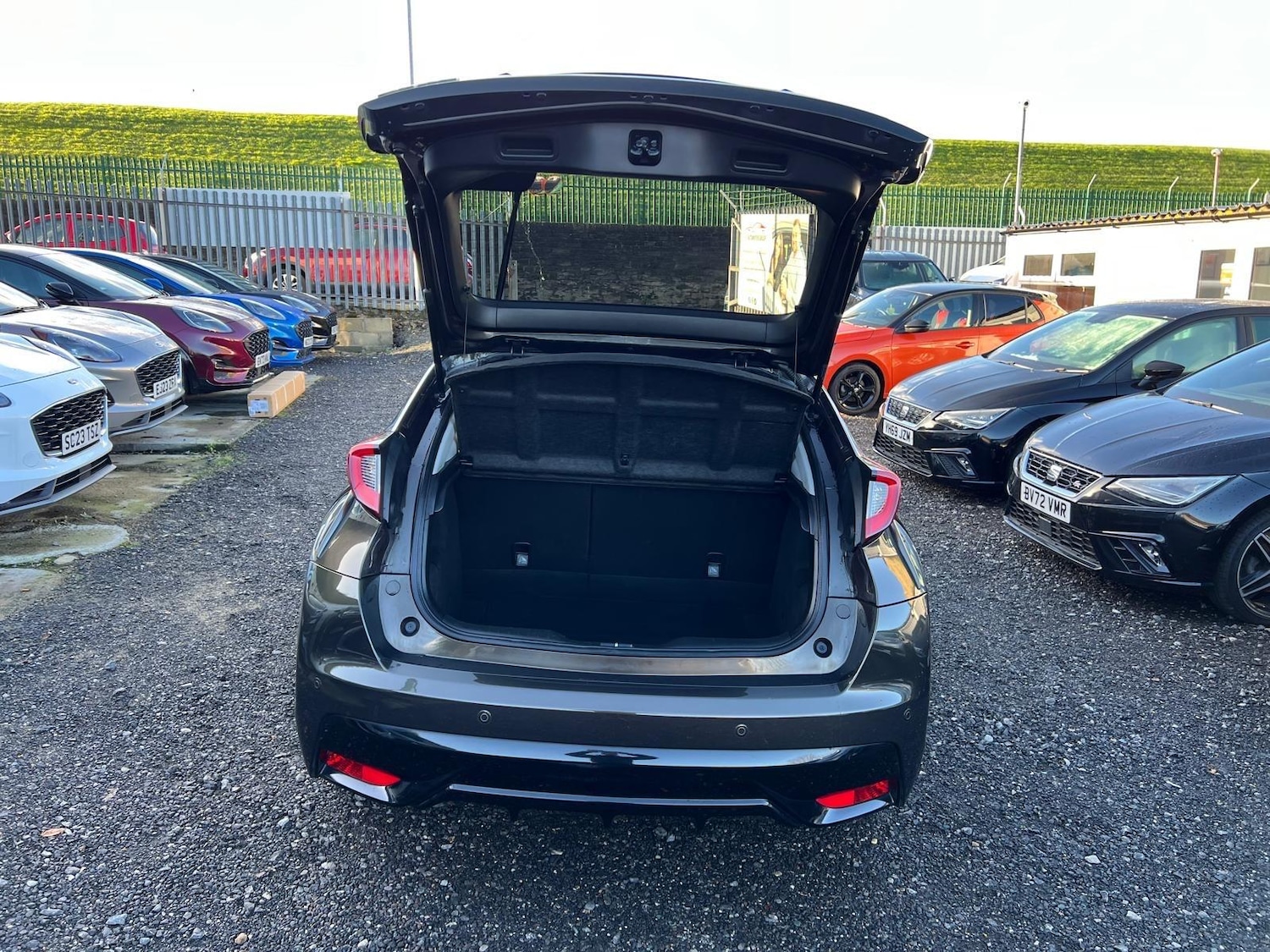 Used Honda Civic 2017 for sale - 76701122: Photo 36