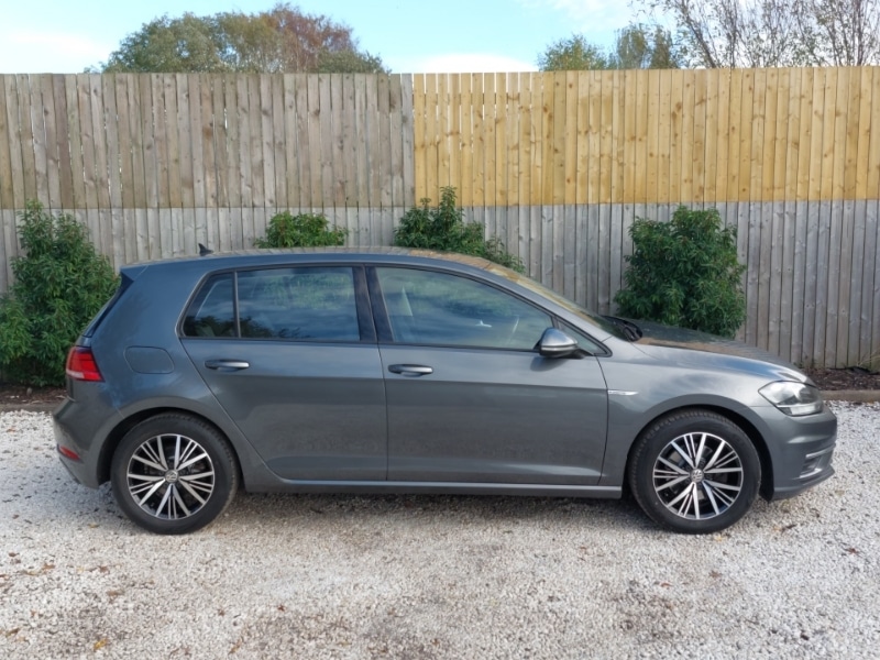 Used Volkswagen Golf 2018 for sale - 76455954: Photo 2