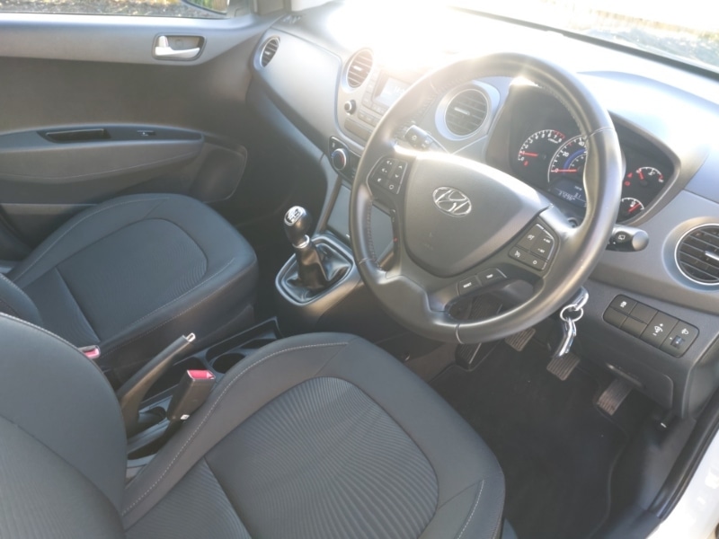 Used Hyundai i10 2017 for sale - 77702305: Photo 12