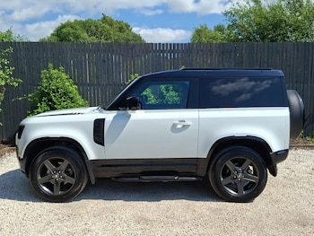 Used Land Rover Defender 2024 for sale - 79523055: Photo