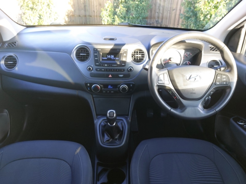 Used Hyundai i10 2017 for sale - 78061148: Photo 2