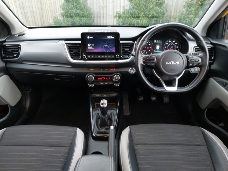 Used Kia Stonic 2021 for sale - 77300004: Photo 2
