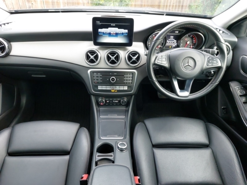 Used Mercedes-Benz GLA 2017 for sale - 76860450: Photo 2