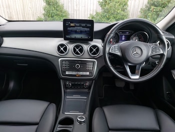 Used Mercedes-Benz GLA 2018 for sale - 76249856: Photo 2