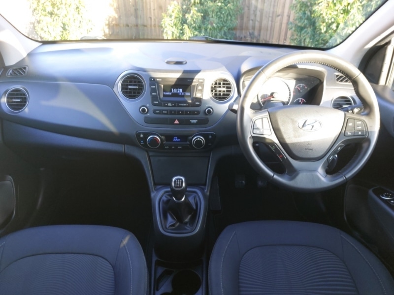 Used Hyundai i10 2017 for sale - 77184057: Photo 2