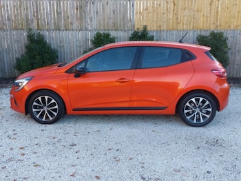 Used Renault Clio 2022 for sale - 76639528: Photo