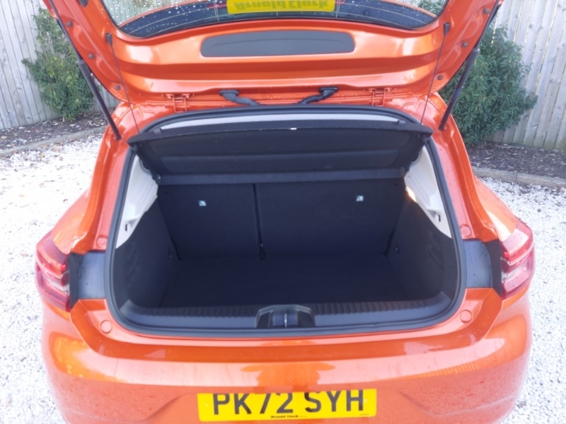 Used Renault Clio 2022 for sale - 76639528: Photo 8