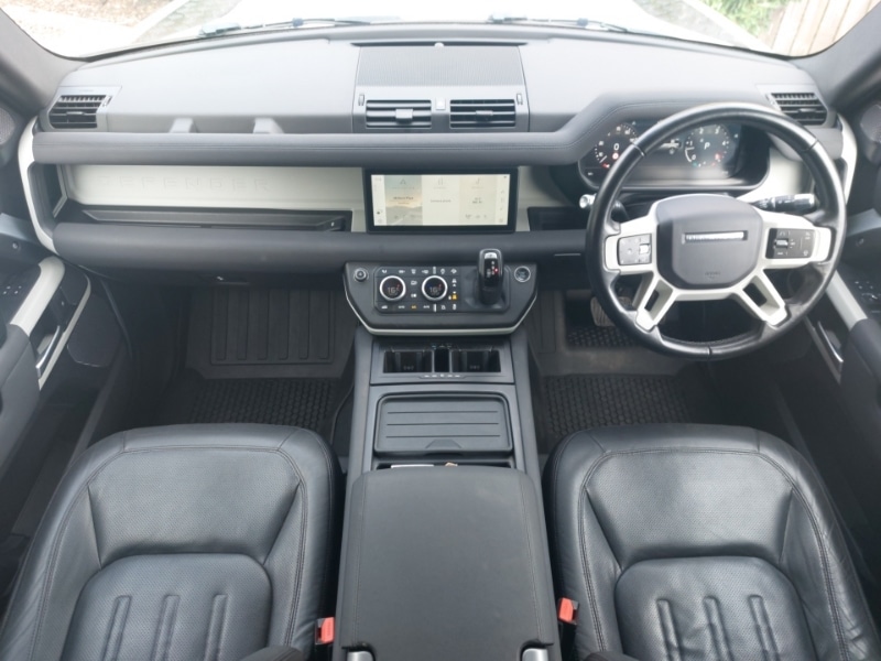 Used Land Rover Defender 2021 for sale - 76502428: Photo 2