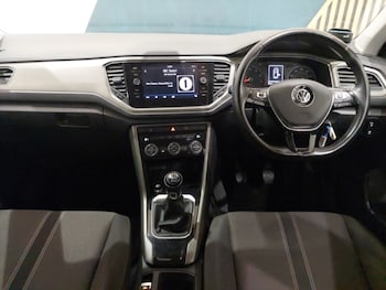 Used Volkswagen T-Roc 2020 for sale - 75442405: Photo