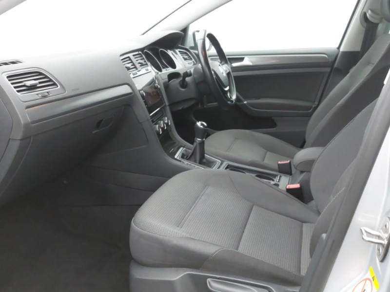 Used Volkswagen Golf 2019 for sale - 76543570: Photo 5