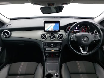 Used Mercedes-Benz GLA 2019 for sale - 77596897: Photo