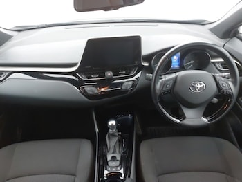 Used Toyota C-HR 2019 for sale - 76663900: Photo