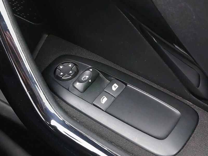 Used Peugeot 208 2018 for sale - 77964364: Photo 19