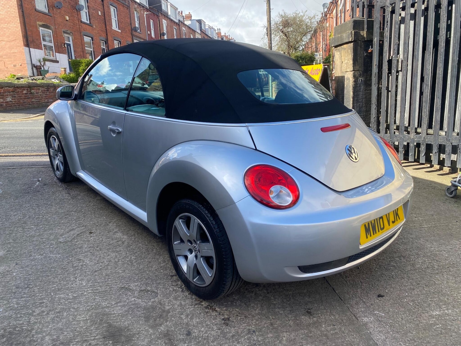 Used Volkswagen Beetle 2010 for sale - 78058561: Photo 2