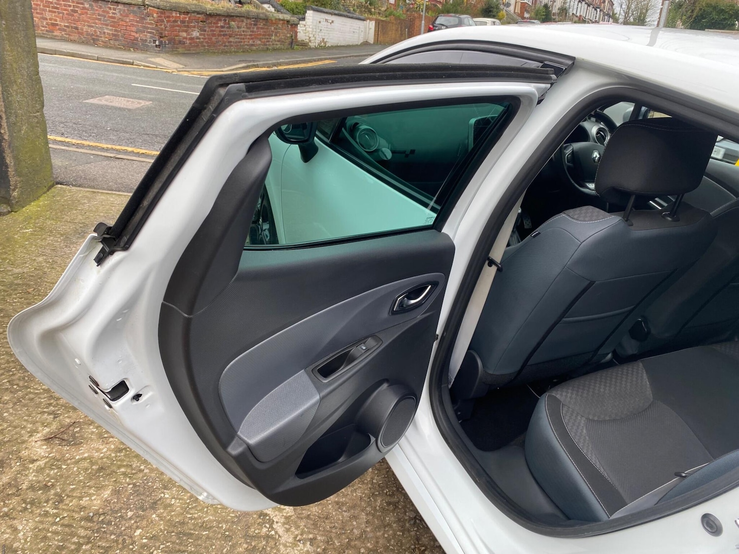 Used Renault Clio 2015 for sale - 78063025: Photo 27