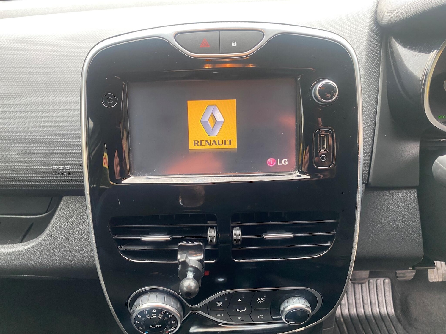 Used Renault Clio for sale - 77484579: Photo 15