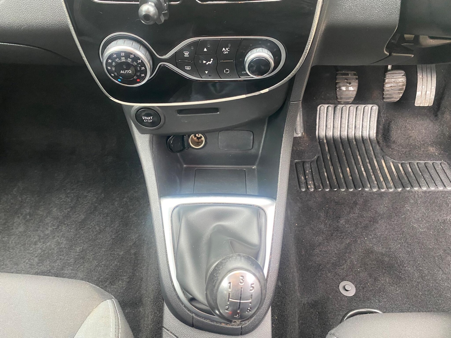 Used Renault Clio for sale - 77484579: Photo 16