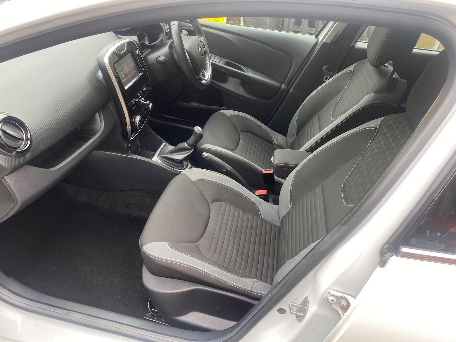 Used Renault Clio for sale - 77484579: Photo 24